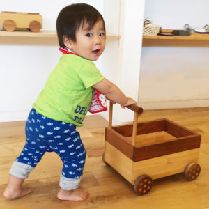 手押し車 木製 かわいい